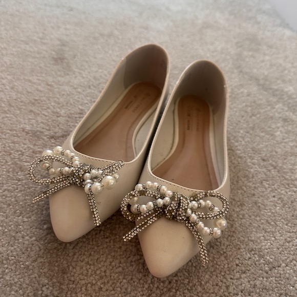 Brand new never worn pearl bow cream coloured ballet flats - Picture 1 of 6